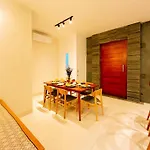 Villa Fabian - Beach, Clubs, Billiard, Kingkoil Beds
