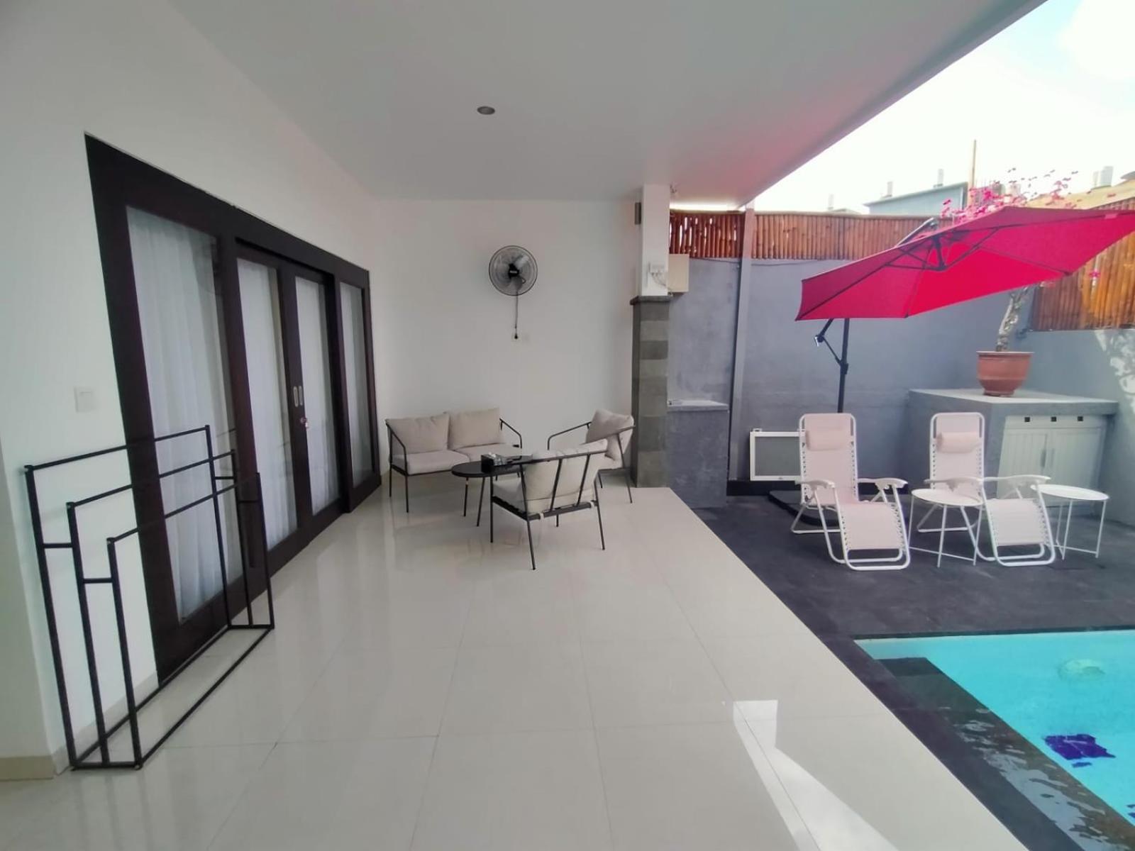 Fabian - Beach, Clubs, Billiard, Kingkoil Beds Seminyak (Bali)