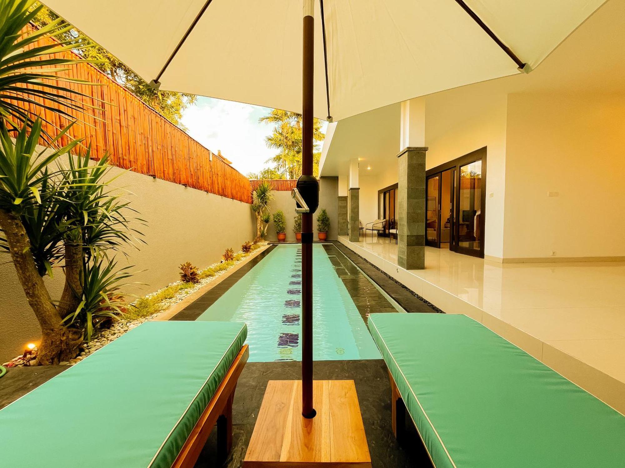 Fabian - Beach, Clubs, Billiard, Kingkoil Beds * Seminyak (Bali)